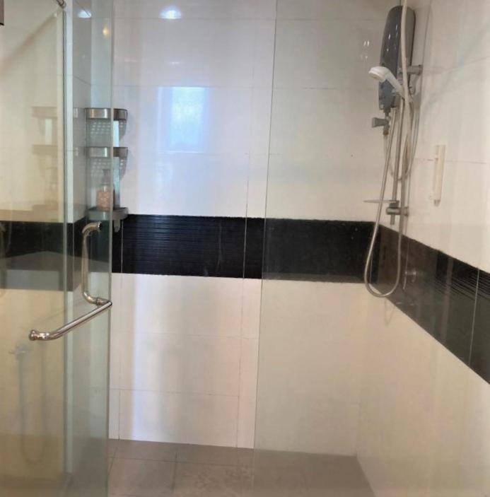 Mansion One 2br Seaview 7 Pax George Town